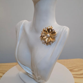 Brooch Gold Flower Design 3