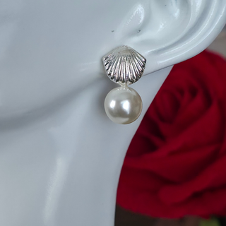 Earrings Pearl Silver Detail Design